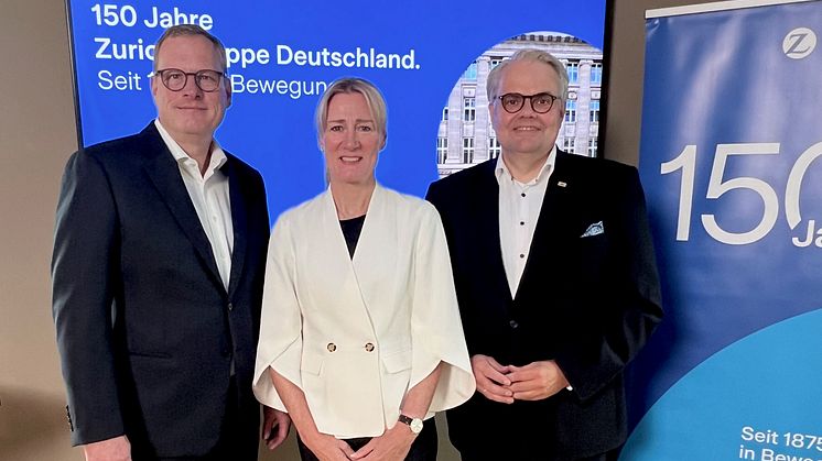 Beim Medien-Empfang der Zurich Gruppe Deutschland anlässlich des 150. Jubiläums v.l. Dr. Carsten Schildknecht (Vorstandsvorsitzender), Petra Riga-Müller (Vorständin Commercial Insurance) und Bernd O. Engelien (Leiter Politik & Kommunikation)