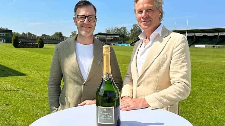 Champagne Deutz blir Officiell Partner till Falsterbo Horse Show 2024. Till vänster Johan Ahlbin, Catering Manager Falsterbo Horse Show, till höger  Mårten Boreson, VD Swedish Brand.