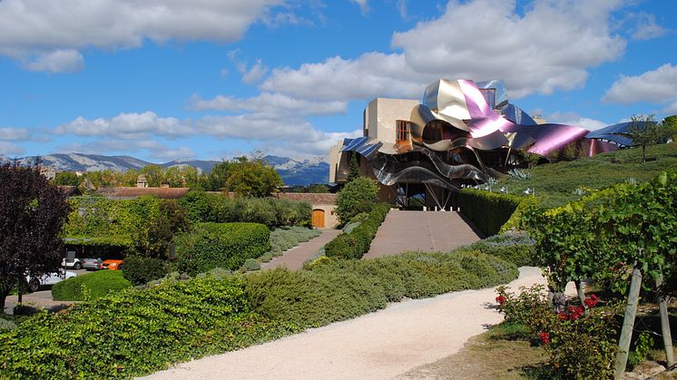 Marqués de Riscal vill vara självförsörjande och har installerat solceller i sin vingård i Rioja för att främja en renare energiförsörjning.