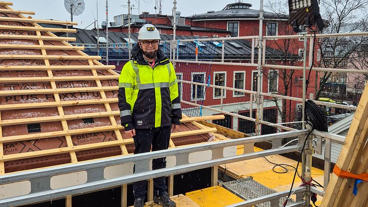 Så nært Studentersamfundet i Trondhjem rehabiliterer Sit studentboliger i et bygg fra 1890-tallet. Dette er et av mange prosjekt som nå får støtte. Her er Arvid Eriksen Skjervik, leder prosjekt og utvikling i Sit på befaring.