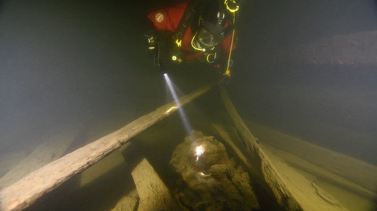 (foto_Jim Hansson) Vragdykning. Tag med den svenske marinarkæolog Jim Hansson på opdagelse i Østersøens vragmuseum og Sveriges største maritimhistoriske projekt: "Den tabte flåde". Foredrag på M/S torsdag d. 27. februar.
