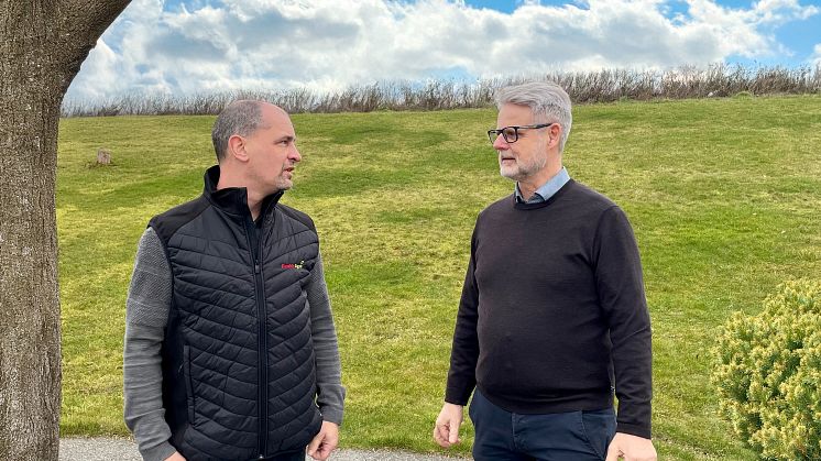 Fra venstre: Kristian Jensen, Seniorrådgiver - vækstgrise i Danish Agro og Henrik Bendtsen, Markedsdirektør i Danish Agro.
