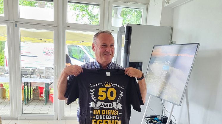 "Eine echte Legende": Franz Huttner arbeitet seit 50 Jahren für die Bayernwerk Netz GmbH.