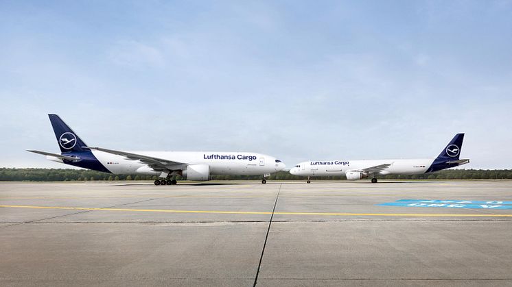 Lufthansa Cargo and WorldACD Market Data celebrate partnership of 20 years with renewal of their agreement