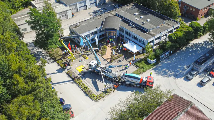 INSTATIQ und Thomas Beton präsentieren den weltweit größten Baustellenroboter in der nördlichsten Großstadt Deutschlands!