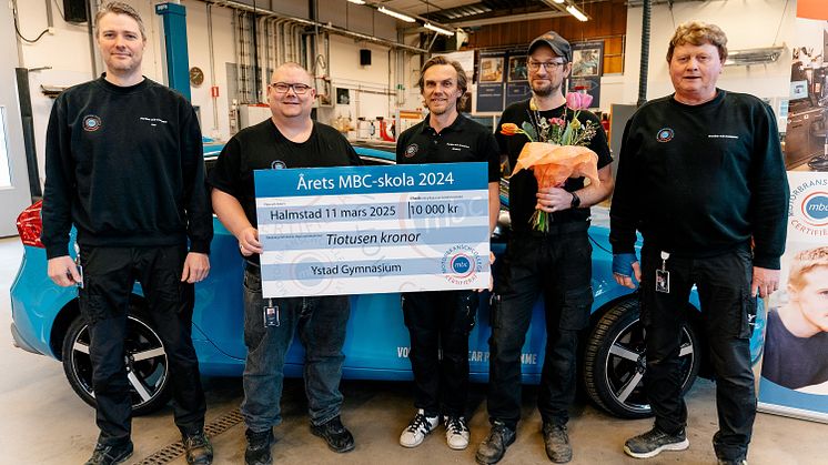 Ystad Gymnasiums lärare firar utmärkelsen årets MBC-skola