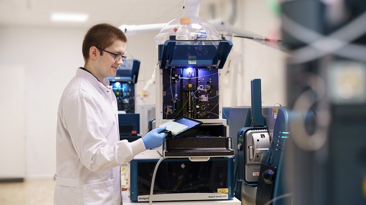 Mass spectrometry-based analysis of biologics will soon have its own chapter in the US Pharmacopeia. MS analysis marks a breakthrough that could revolutionize impurity control in the drug industry. Photo: Alphalyse A/S
