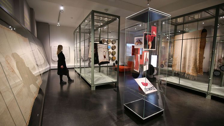 GRASSI Museum für Völkerkunde zu Leipzig: Blick in den neuen Ausstellungsbereich "Schutz" - Foto Andreas Schmidt