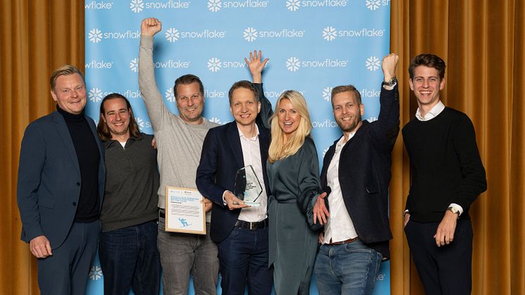 Teammitglieder von Snowflake und Solita freuen sich auf die weitere Zusammenarbeit. Foto: Snowflake