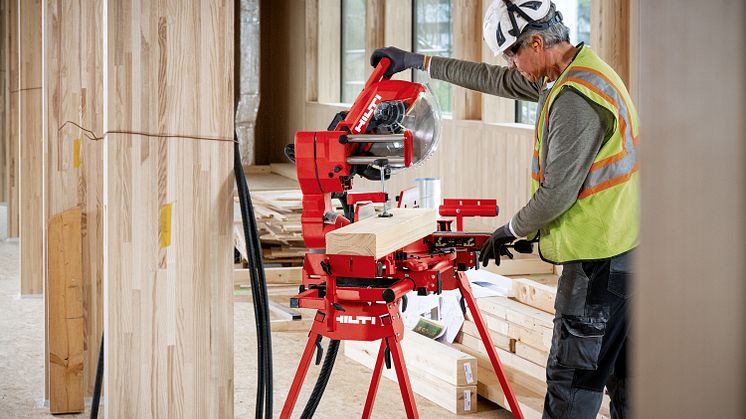 En av Hiltis höstlanseringar: SM 60-22 batteridriven kap- och gersåg