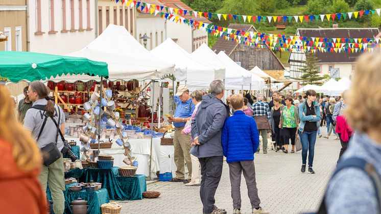 Der 30. Töpfermarkt in Kohren-Sahlis erfreut sich großer Beliebtheit - Foto: Luftflug.com