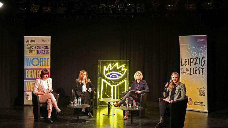 Präsentation des Buchmesse-Programms in der naTo (v.l): Schriftstellerin Kathrin Weßling, Margit Walsø (Norla), Buchmessedirektorin Astrid Böhmisch und Valerie Schönian - Foto: Maja Küßner