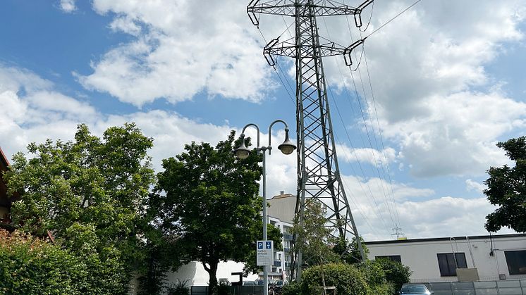Die Regierung von Oberfranken hat mit dem Beschluss zur Planfeststellung grünes Licht für die Sanierung der Hochspannungsleitung im Stadtgebiet Bamberg gegeben. Baustart ist im Herbst 2025.