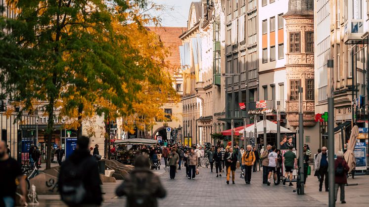 Blick in die fußgängerfreundliche Innenstadt: Grimmaische Straße - Foto: Tom Thiele