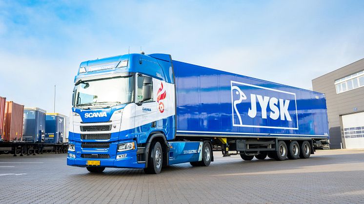 A JYSK elektromos teherautókat alkalmaz a Dániai konténerszállításban