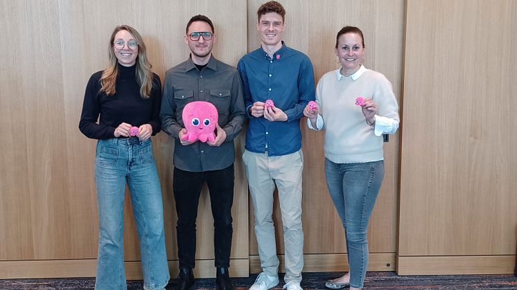 Pressefoto Baufritz Mitarbeiter und Octopus Energy Mitarbeiter 