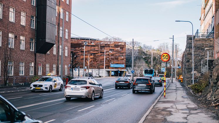 Rivningsarbeten påverkar trafiken på Per Dubbsgatan förbi Sahlgrenska. Foto: Trafik Göteborg