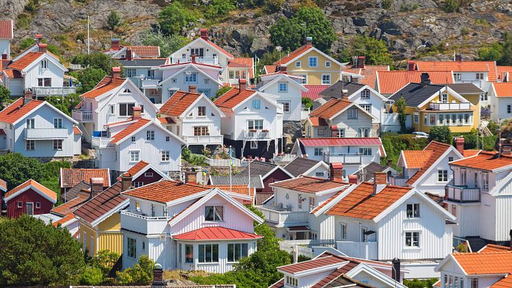 Fastighetsägare riskerar höga byggsanktionsavgifter och förelägganden om rivning när kommuner intensifierar tillsynen. 