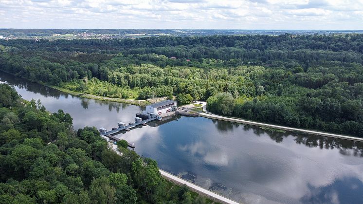Kraftwerk Offingen, Luftaufnahme, Donau, Wald, Himmel