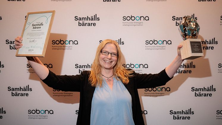 En glad och stolt Beatrice Torgnyson Klemme, VD på BioDriv Öst, tog emot priset Årets samhällsbärare i kategorin ledarskap under Sobonadagarna i Stockholm på tisdagskvällen.