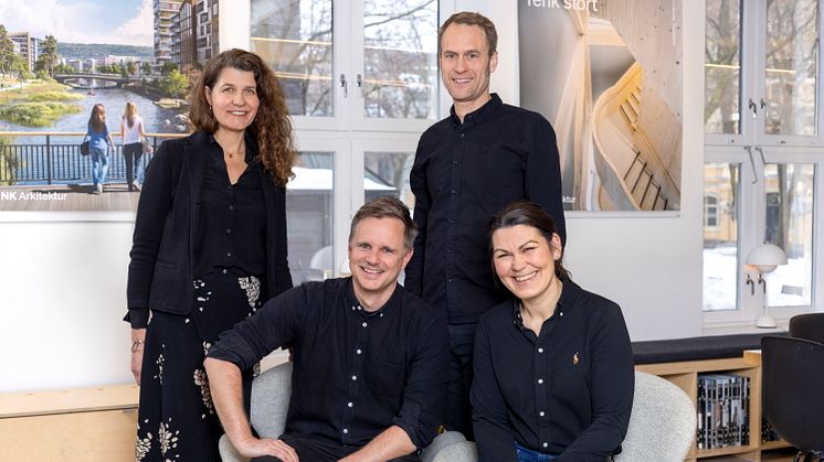 Foran:  Vidar Fiskum og Miriam Våraker Høstmælingen i Norsk Eiendom. Bak: Katharina Th. Bramslev og Jan Butke i LINK Arkitektur. Foto: Wenche Hoel Knai.