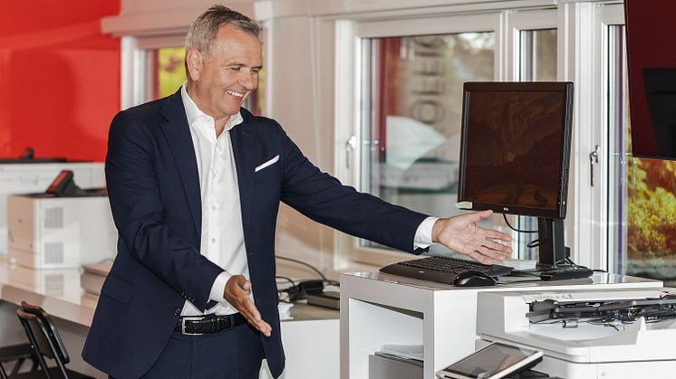 Kim Henriksen, direktør for storkundesatsningen i Canon Norge, sier avtalen med DFØ vil bidra til å effektivisere statens dokumenthåndteringsprosesser og samtidig redusere kostnader gjennom standardisering og sentralisert styring.