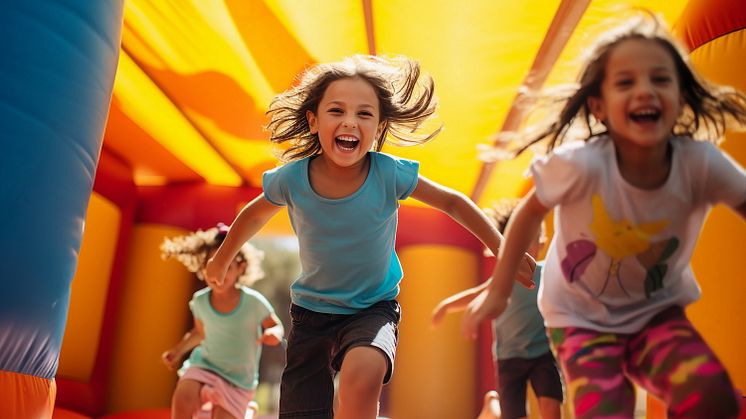 Die Lebenswelten von Kindern werden in der Ringvorlesung als zentraler Orientierungspunkt für den Sachunterricht betrachtet.  (AdobeStock/688152294)