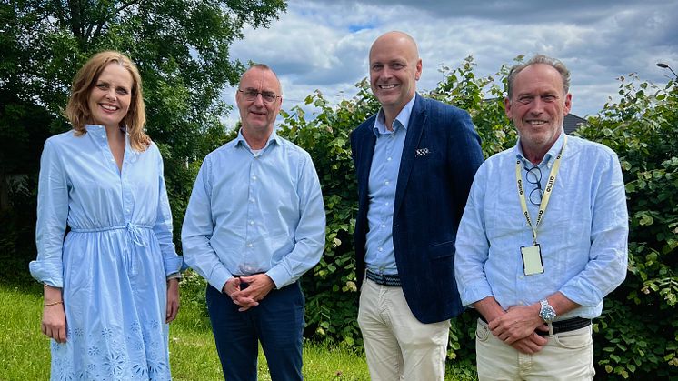 Fra venstre: Gøril Bergh Adm.Dir. Drammen Helsepark, Jon Christian Simenstad prosjektsjef Bane NOR Eiendom, John Lien Adm.dir i Aimo og Gudbrand Vinjar Salgs- og investeringsdirektør Aimo.