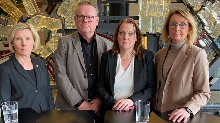 Helene Öhrling stadsdirektör, Staffan Jansson (S) kommunstyrelsens ordförande, Amanda Grönlund (KD) förste vice ordförande kommunstyrelsen, Eva Lilja näringslivsdirektör.jpg