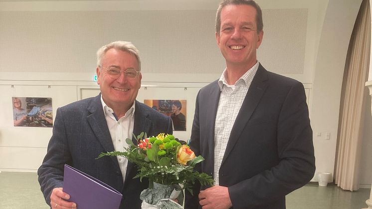 Martin Holland-Letz (rechts) dankte Dr. Christian Schmidt-Hestermann für 25 Jahre Engagement im Aufsichtsrat der Hephata Diakonie.