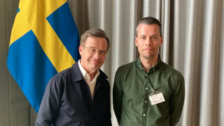 Ulf Kristersson på bild bredvid Conny Allaskog.