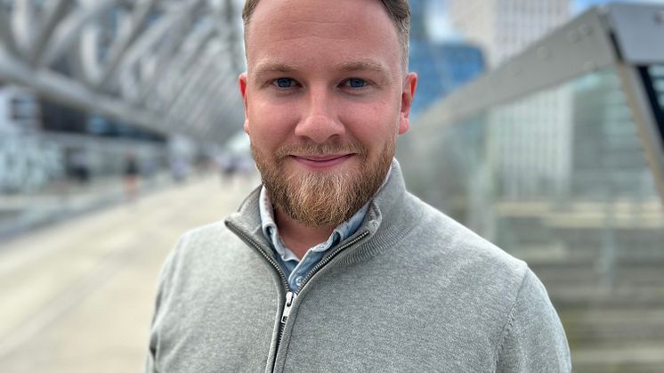 Tjenestepensjon vil vanligvis bli utbetalt over ti år. Jonas Ulriksen, pensjons- og investeringsrådgiver i Gjensidige Pensjon, snakker ukentlig med kunder som er overrasket over denne tiårsregelen.    