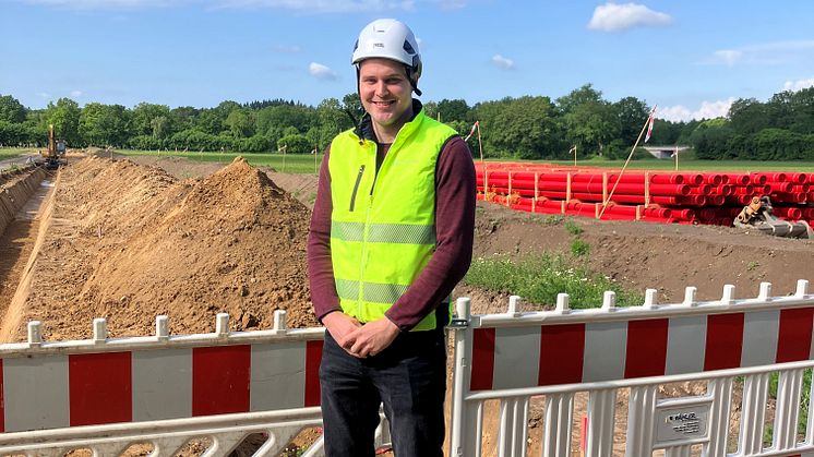 Projektleiter Marius Bruhn auf der Baustelle.