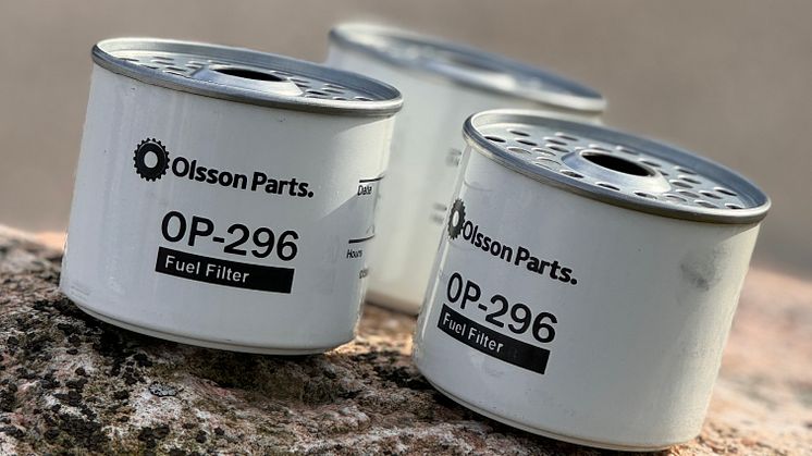 Bränslefiltret OP-296 är ett vanligt förekommande filter som passar en mängd olika traktorer och entreprenadmaskiner. Filtret är prisvärt, snällt mot plånboken och det första filtret under Olsson Parts eget varumärke.