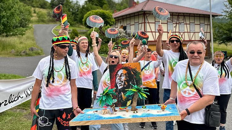 Ganz entspannt beim Einzug: Das Team des Marta-Mertz-Hauses in Treysa. (Foto: Hephata Diakonie / Linett Pfeifer)