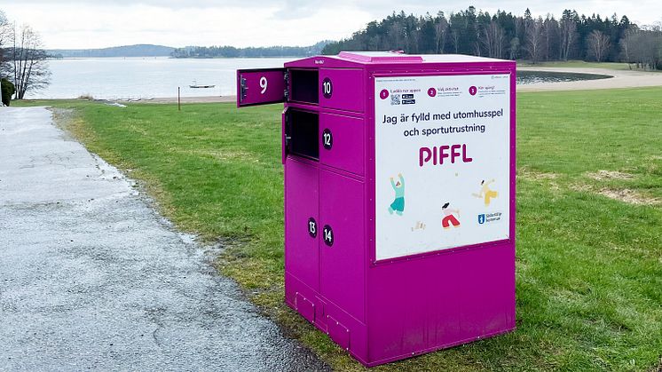 Aktivitetsbox från Piffl vid Farstanäsbadet i Södertälje kommun.
