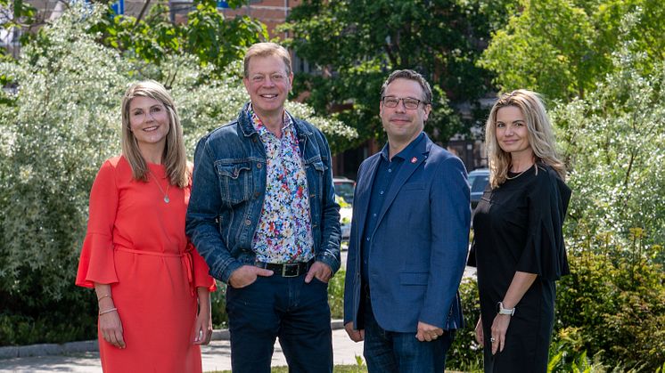 Näringslivssamordnarna Anna Stening Frost och Krister Persson tillsammans med kommundirektör Fredrik Löfqvist och kommunstyrelsens ordförande Sara Vestering (M) är glada för framgångarna för kommunens näringslivsarbete.