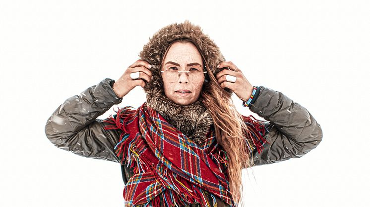 Ungdomarna får möta Sofia Jannok kring identitetsskapande. Foto: Petter Hedman