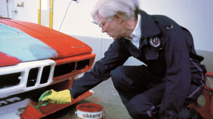 Den kanske mest kända BMW Art Car, målad av Andy Warhol, kommer till Sverige.