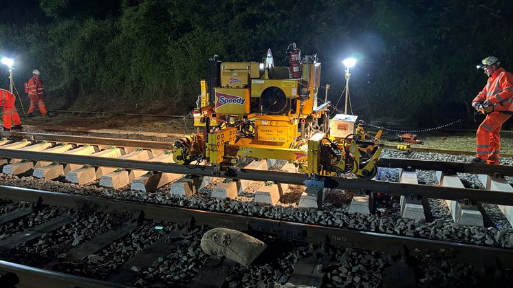 Network Rail engineers replacing track at Ledbury_cropped.jpg