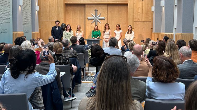 14 unge blev konfirmeret i Scientology Kirken