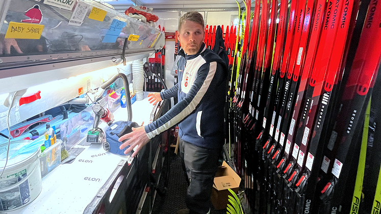 SIKKER SMØRING: Tord Hegdahl (38) er smøresjef for det norske langrennslandslaget.