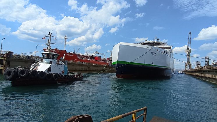 Futura in the floating dock_4
