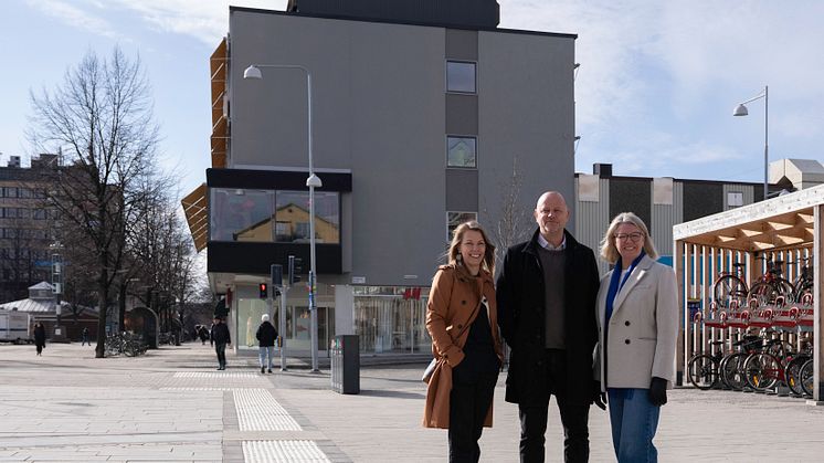 Fr.v: Sara Keisu-Lundh, styrelseordförande Visit Skellefteå, Johan Lång, Affärsområdeschef Diös, Maria Broman, VD Visit Skellefteå