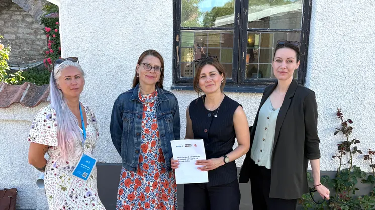 NSPH, RSMH och Mind lämnade över skrivelse till Petra Noreback i Almedalen.