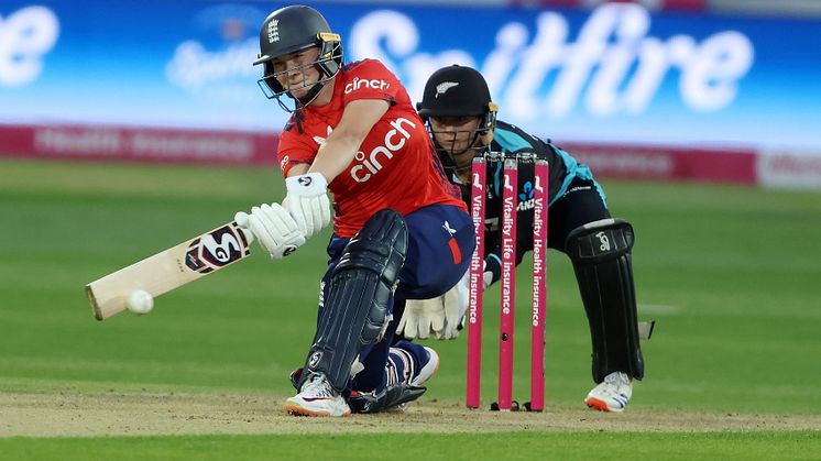 Capsey hits unbeaten 67 as England Women seal IT20 series against New Zealand 