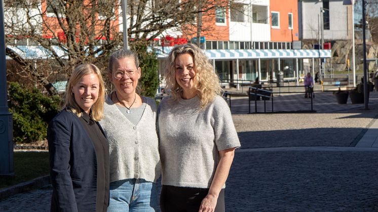 Den 2 maj öppnar Nötkärnan sin nya vårdcentral på Dr Freis Torg. Ekonomichef Nina Bonnedahl, VD Katarina Järbur och projektledare Maria Levin ser fram emot att välkomna patienter till den helt nyrenoverade lokalen. Foto Jonas Hernstig