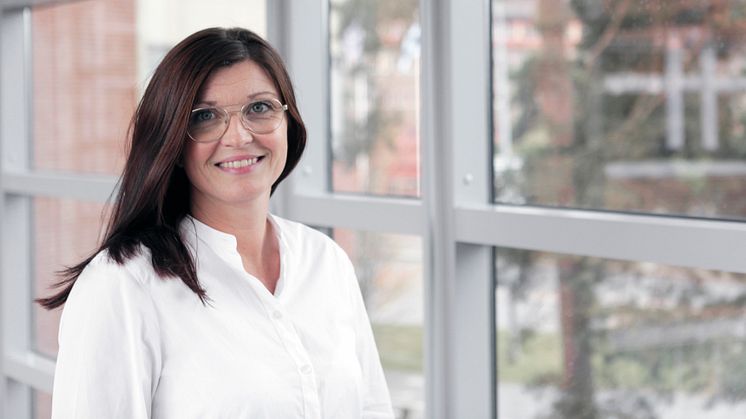 Sandra Carlsson har undersökt yrkeslärares utmaningar och möjligheter att skapa undervisning som både speglar arbetslivet och möter elevernas behov. Foto: Högskolan Väst