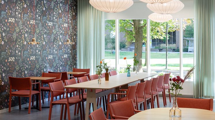 Fritidsgården för seniorer – där inredningen är återbrukad och inspirerad av svensk konst