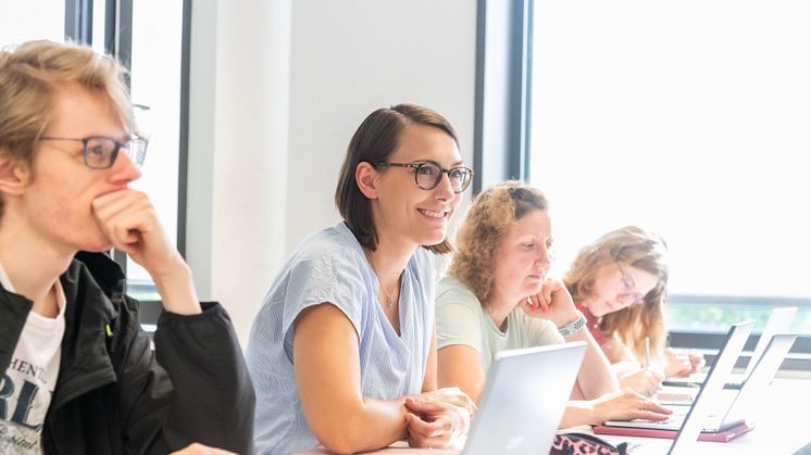 „Künstliche Intelligenz in der Bildung“ | Die nächsten Termine für die hybride Ringvorlesung und die Fortbildungsreihe für Lehrkräfte